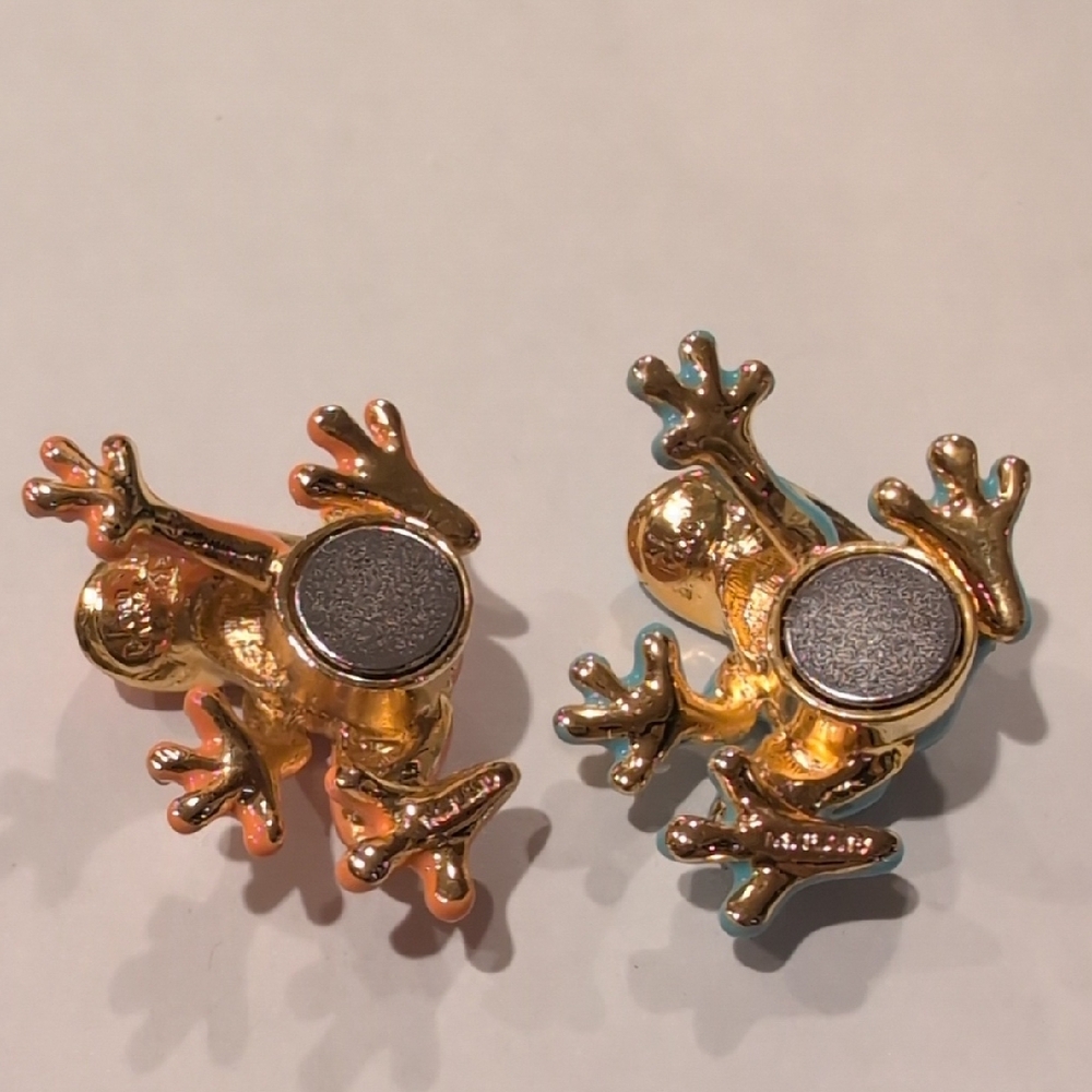 Joan Rivers Magnetic Frog Brooch - Picture 6 of 12